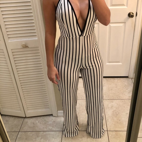 🆕 Criss-Cross Jumpsuit - Picture 3 of 6